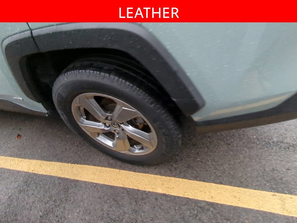 Used 2021 Toyota RAV4 XLE Premium AWD/4WD image 5