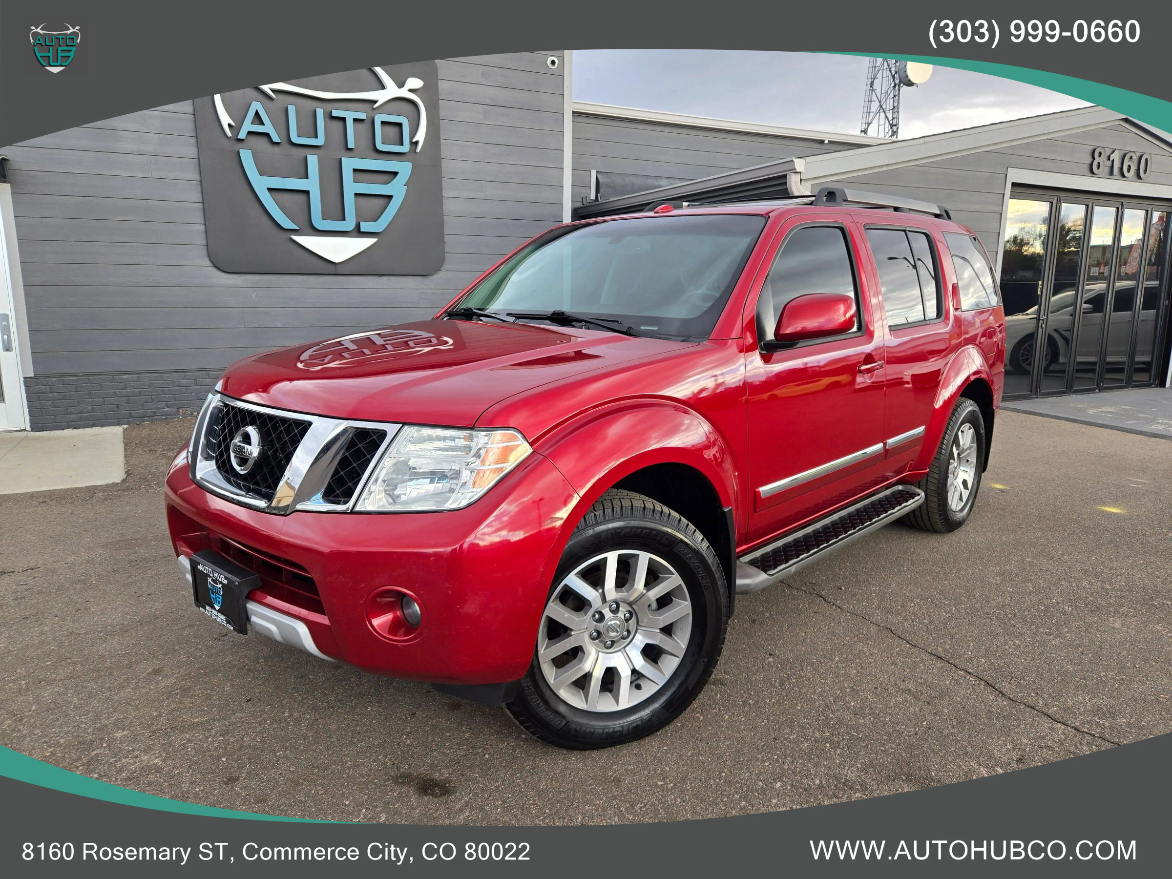 Used 2011 Nissan Pathfinder LE image 1