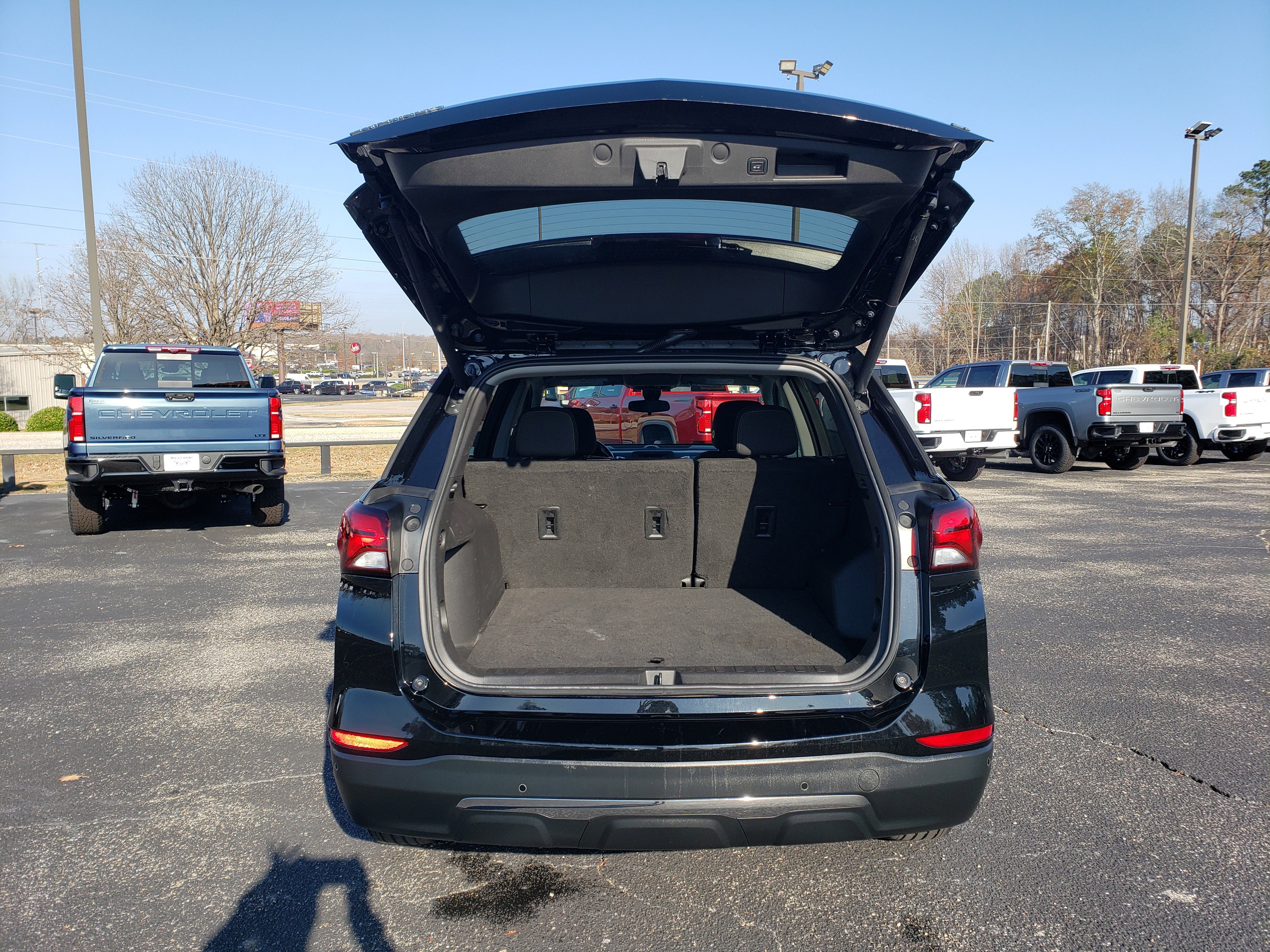 Used 2022 Chevrolet Equinox LT w/ Driver Convenience Package image 9