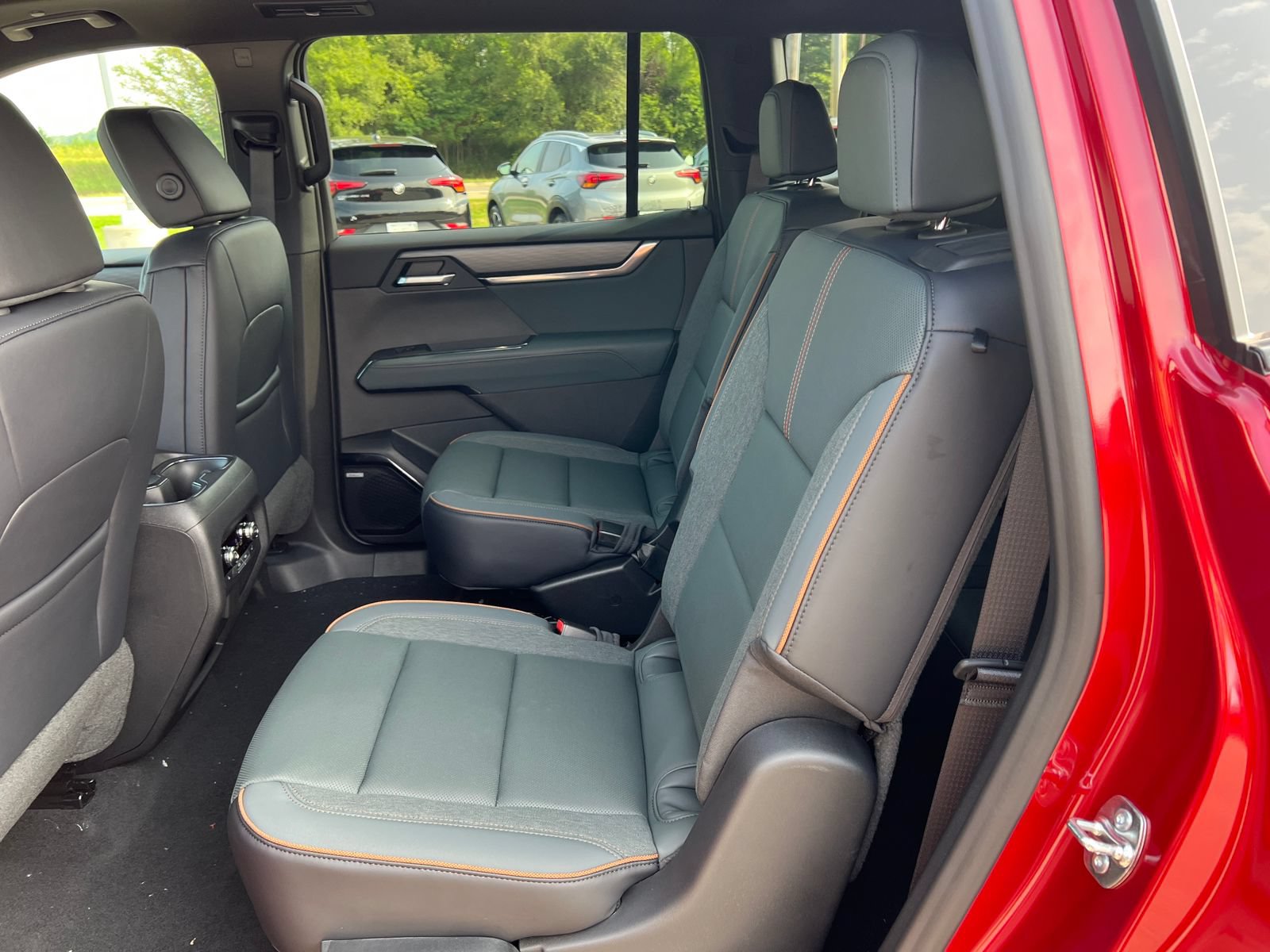 New 2027 GMC Acadia AT4 w/ Luxury Package AWD/4WD image 5