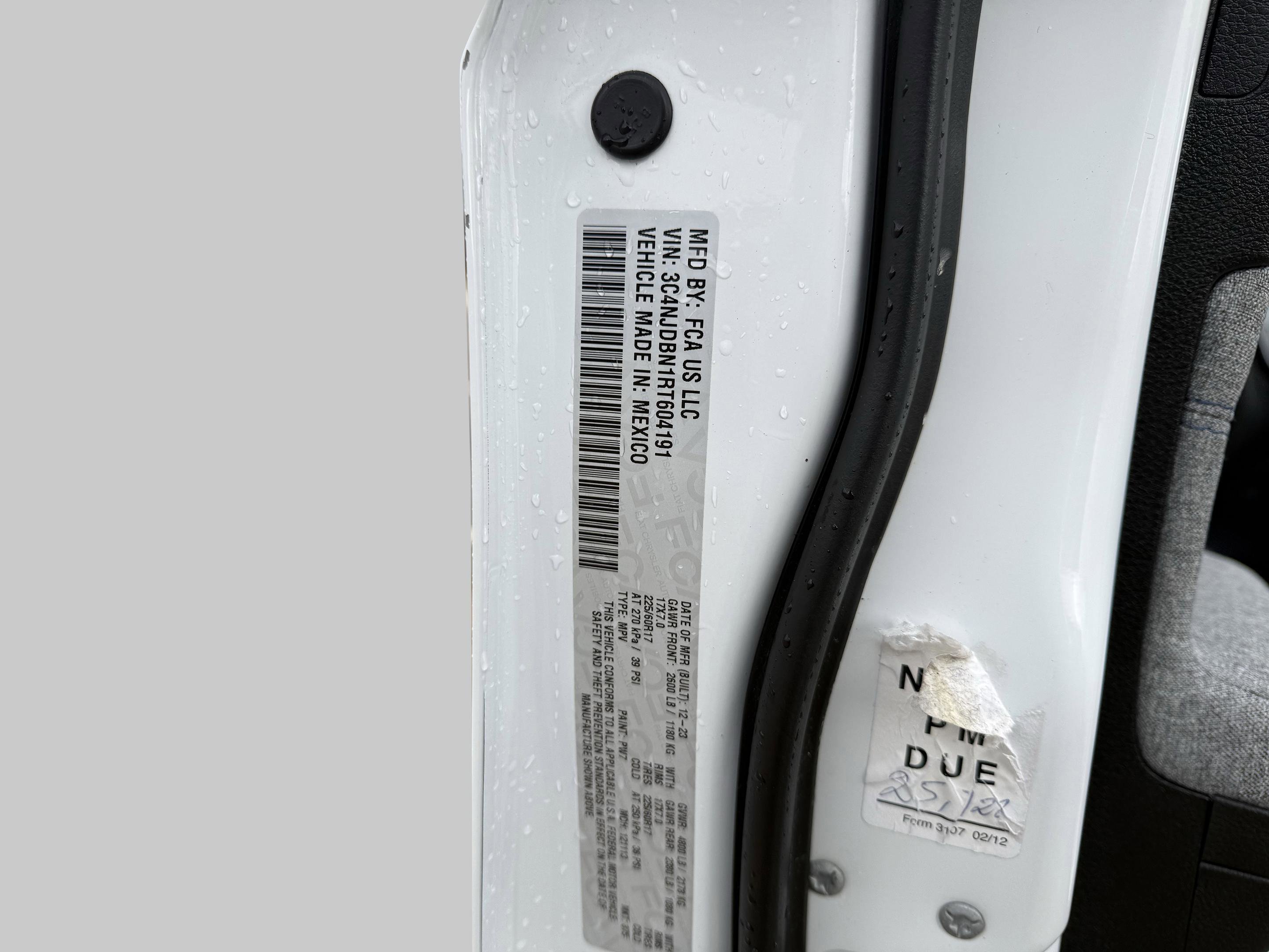 Used 2024 Jeep Compass Latitude image 40