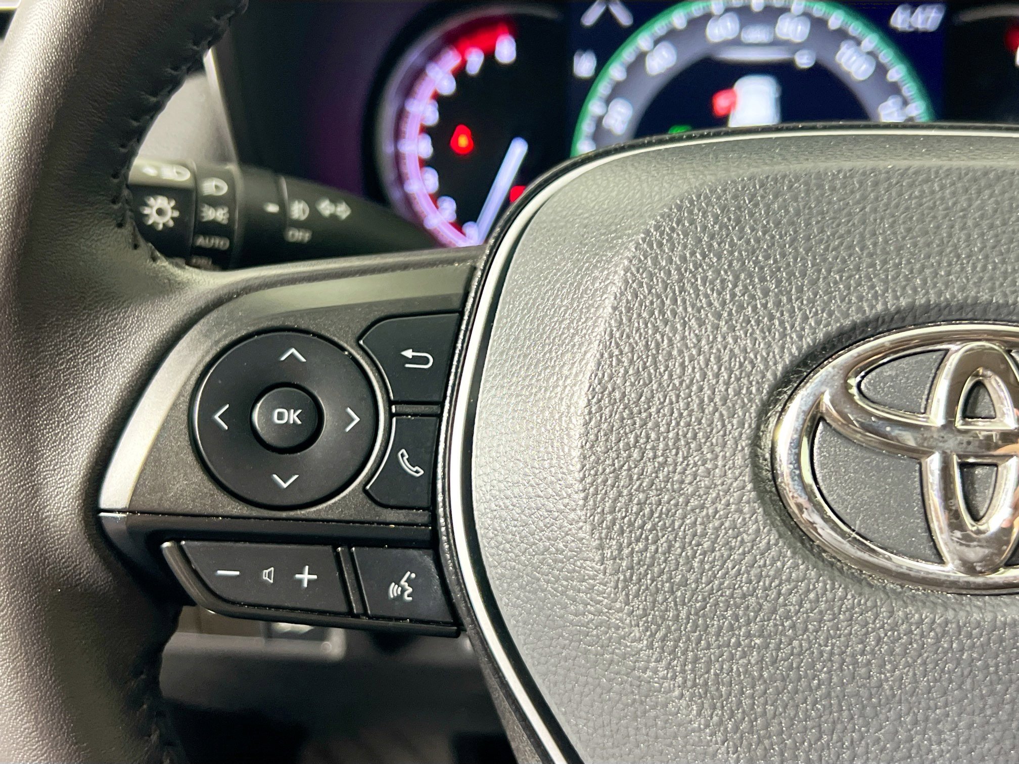 Used 2022 Toyota RAV4 Limited image 18