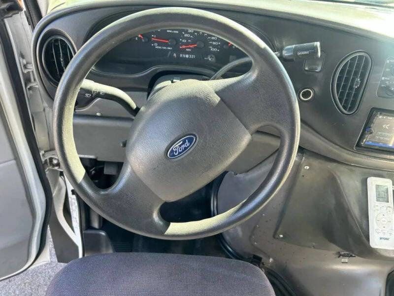 Used 2006 Ford E-350 and Econoline 350 Super Duty RWD image 59