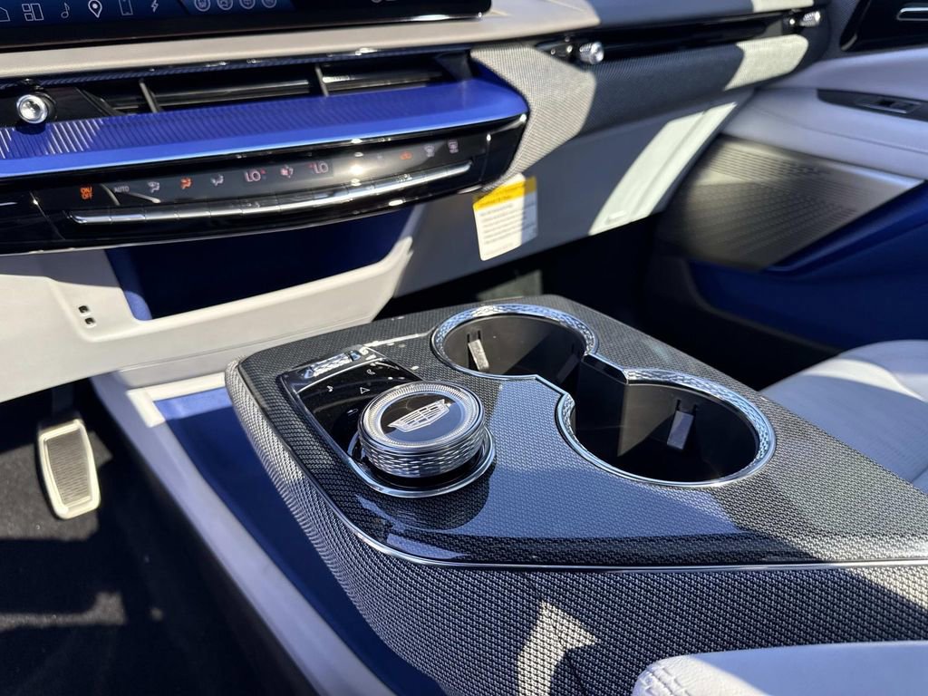 New 2026 Cadillac Optiq Luxury 2 image 25
