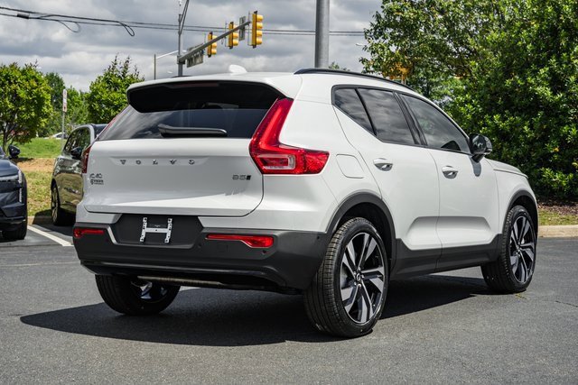 Certified 2025 Volvo XC40 B5 Plus w/ Protection Package Premier image 4