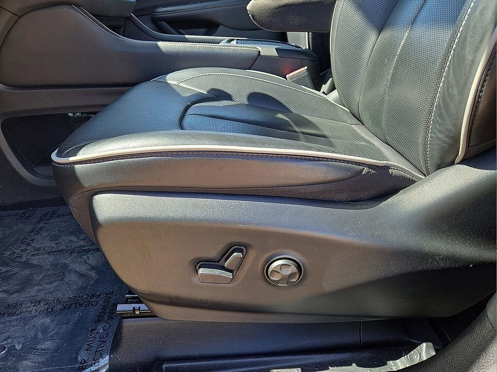 Used 2025 Chrysler Pacifica Limited image 25