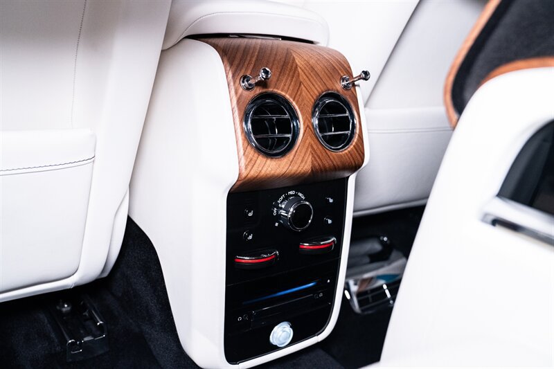 Used 2023 Rolls-Royce Cullinan w/ Cullinan Package AWD/4WD image 16