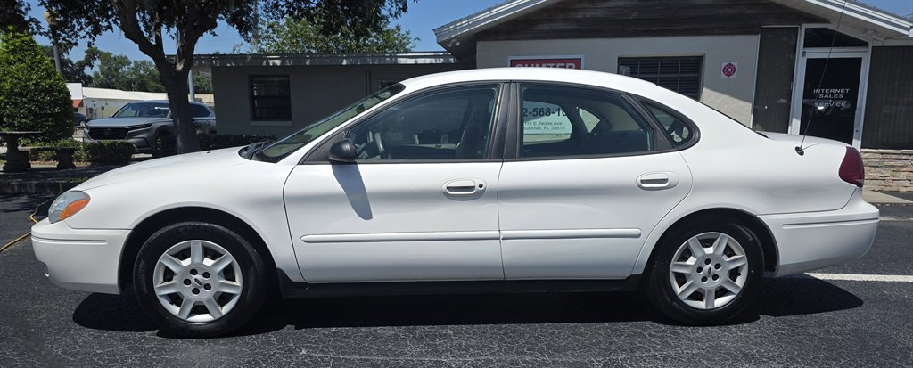 Used 2007 Ford Taurus SE FWD image 2
