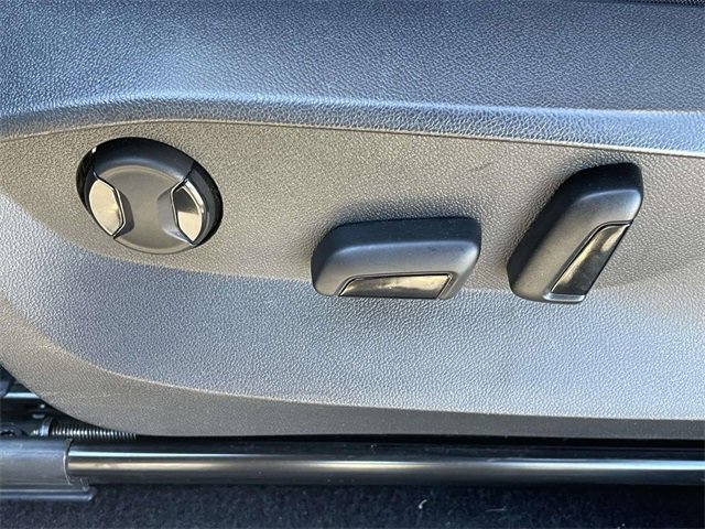 Used 2022 Volkswagen Tiguan SE image 3