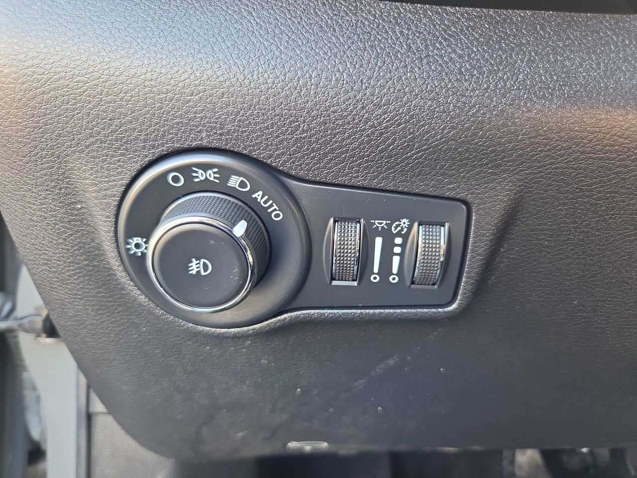 Used 2022 Jeep Compass Trailhawk w/ Trailhawk Convenience Group AWD/4WD image 29
