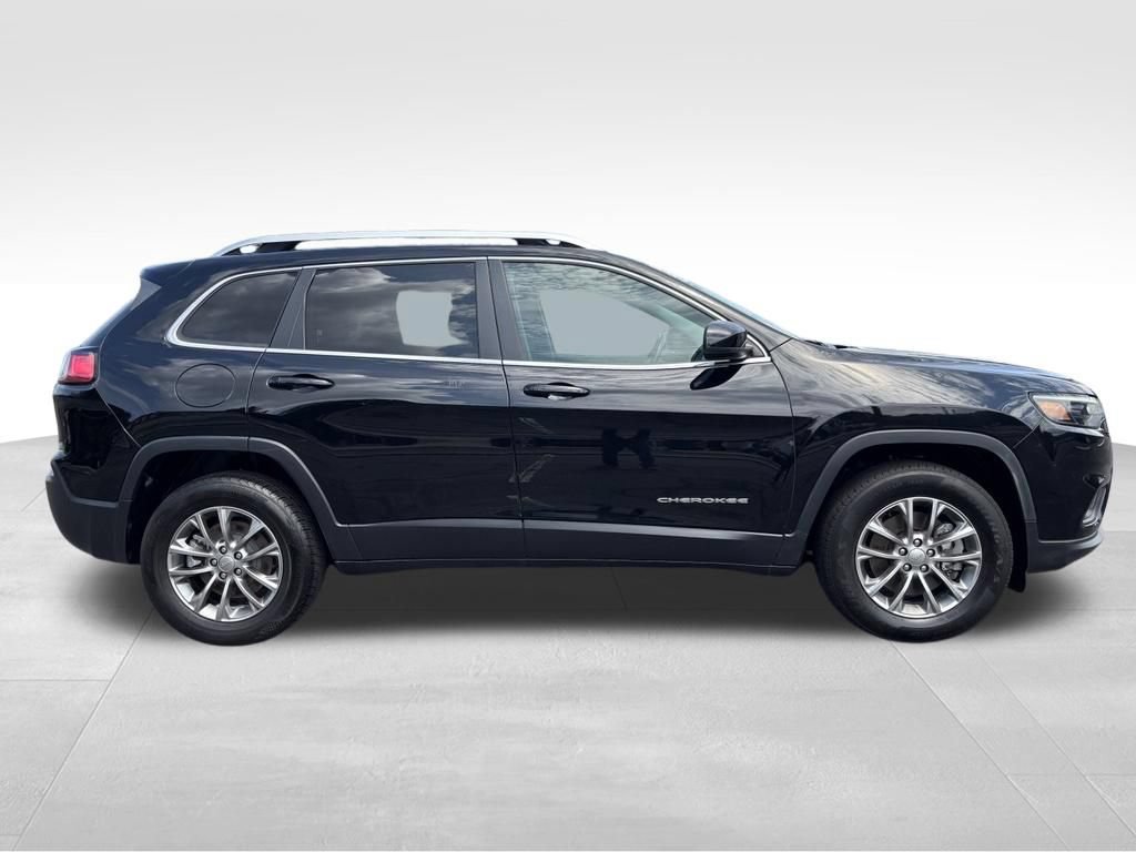 Used 2019 Jeep Cherokee Latitude Plus w/ Cold Weather Group AWD/4WD image 6