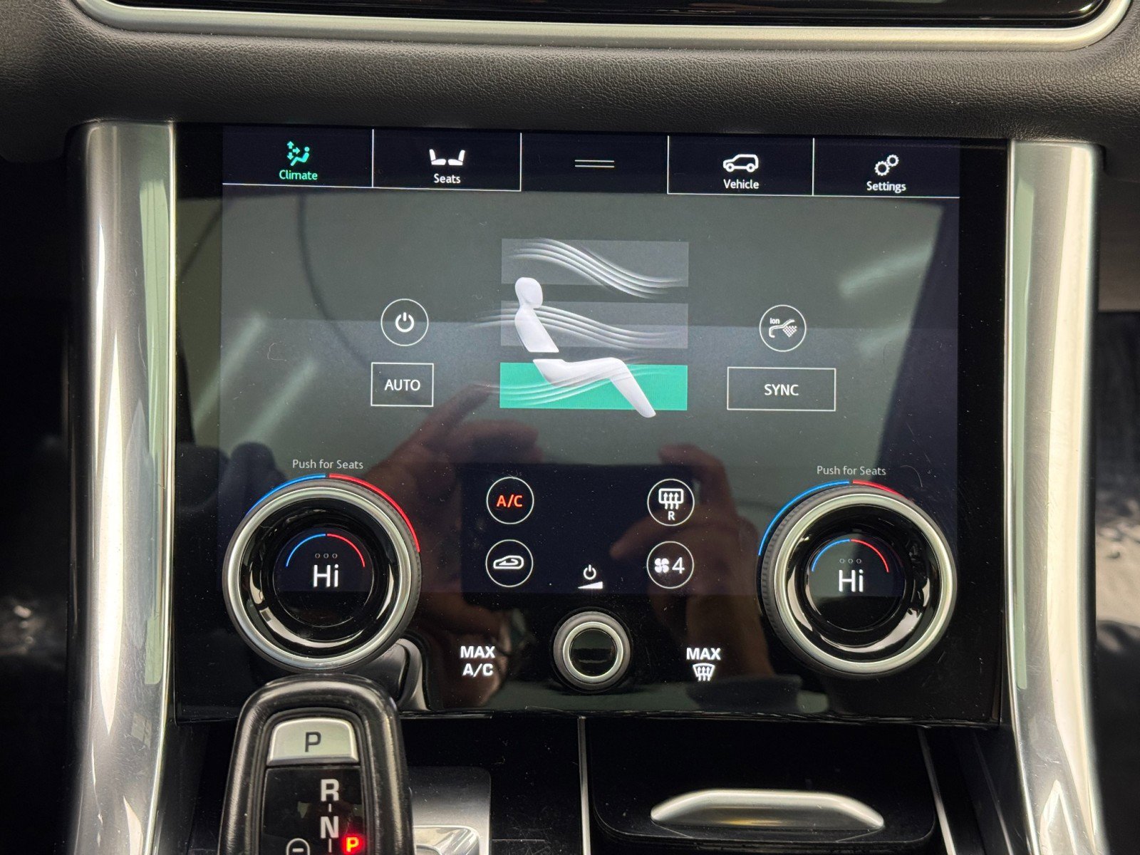 Used 2018 Land Rover Range Rover Sport HSE image 30