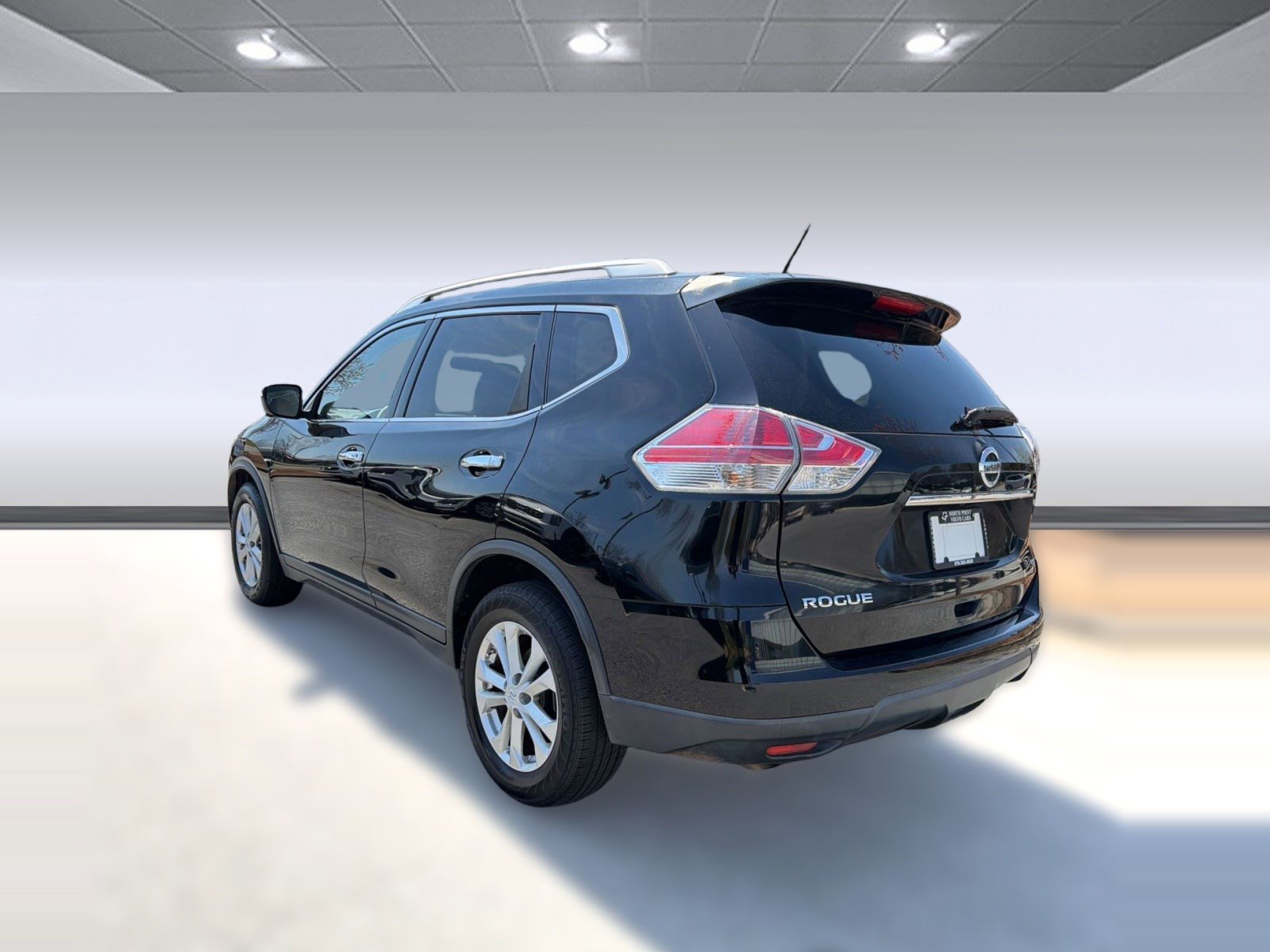 Used 2015 Nissan Rogue SV w/ SV Premium Package image 3
