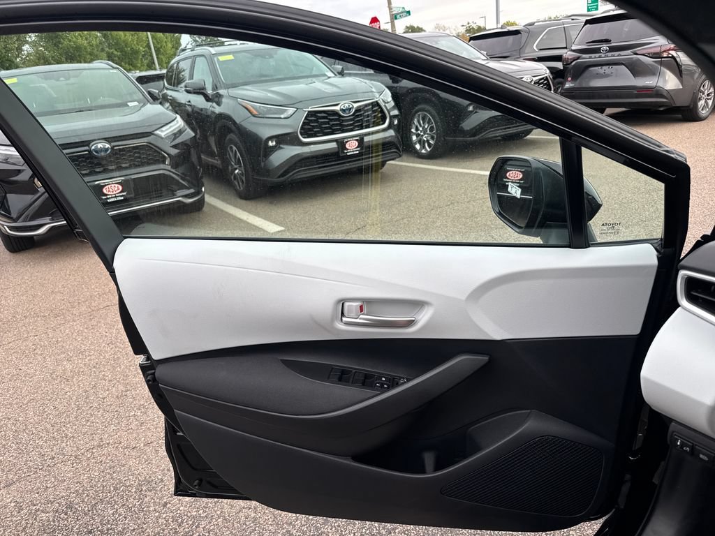 New 2026 Toyota Corolla SE FWD image 32