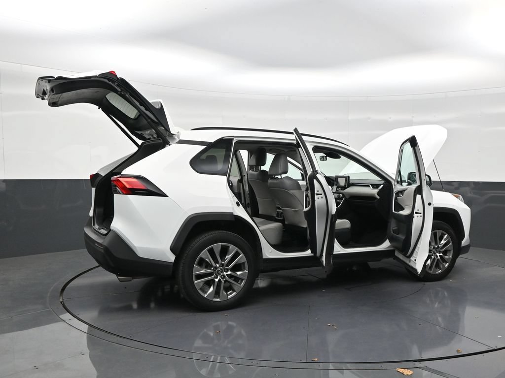 Used 2019 Toyota RAV4 XLE Premium FWD image 28