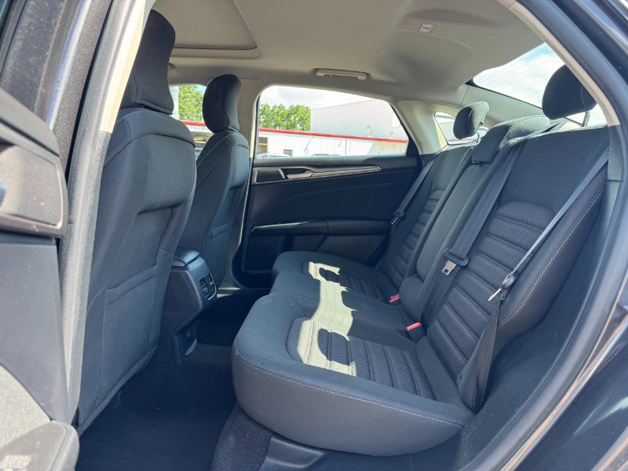 Used 2019 Ford Fusion SE FWD image 16