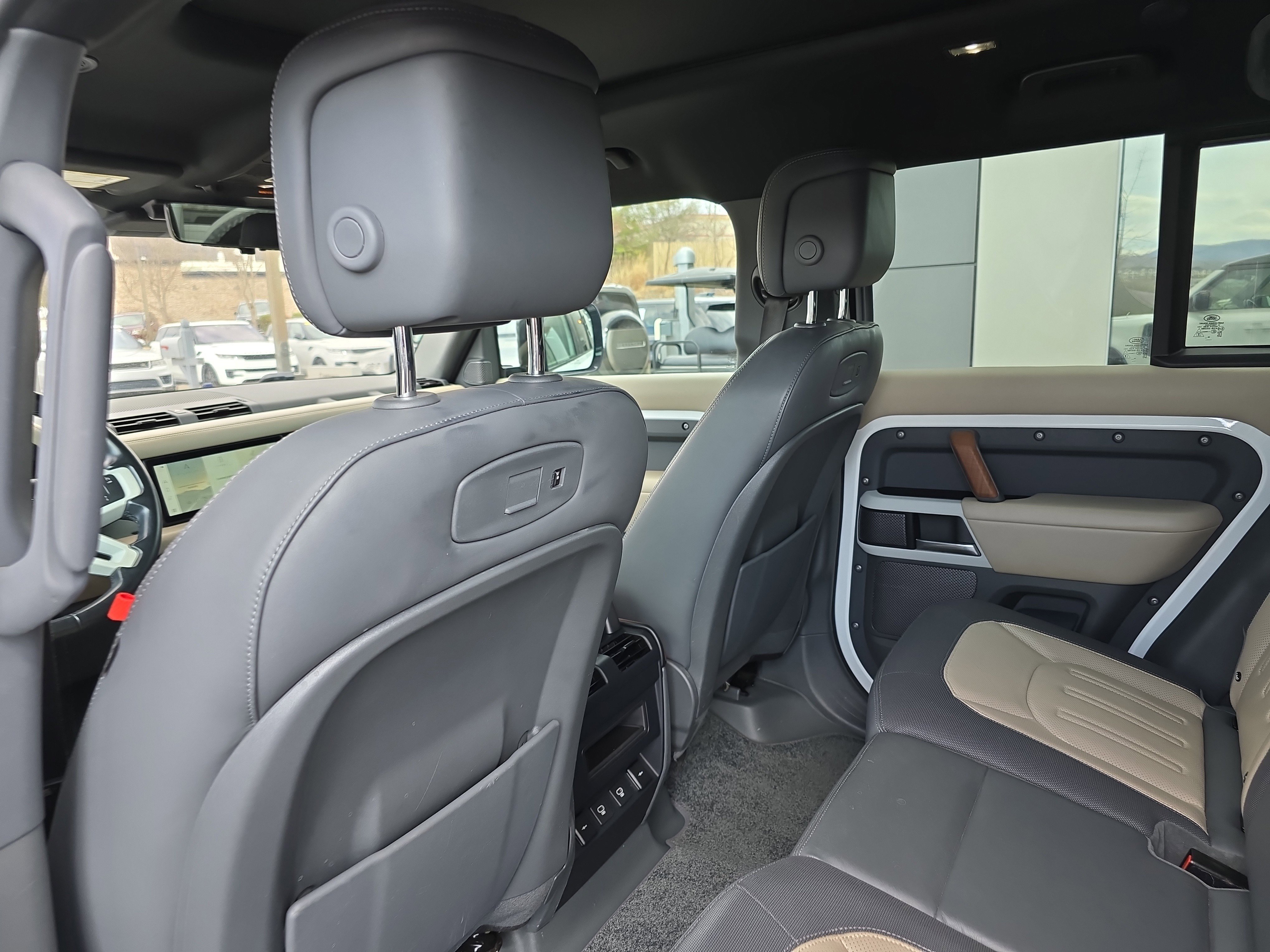 Used 2021 Land Rover Defender 110 X-Dynamic HSE image 17