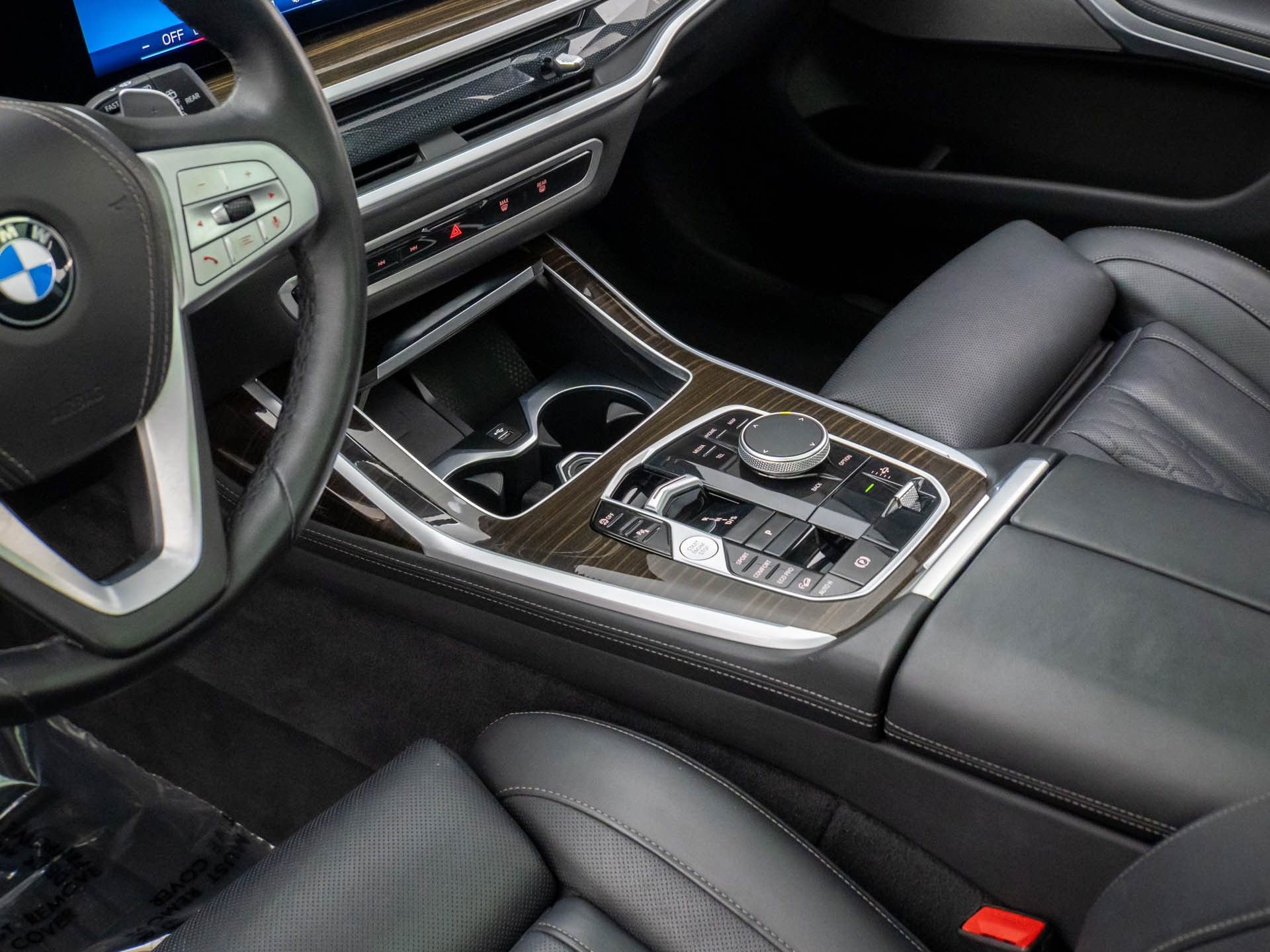 Used 2024 BMW X7 xDrive40i image 11