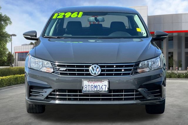 Used 2018 Volkswagen Passat 2.0T R-Line FWD image 10