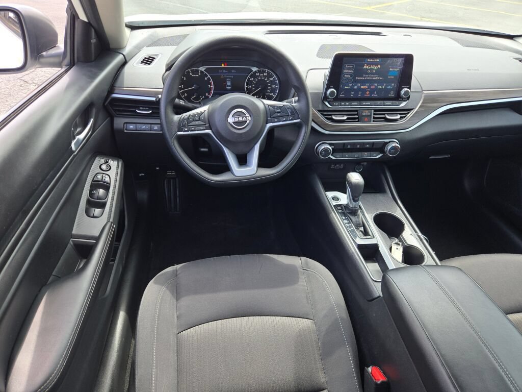 Used 2025 Nissan Altima 2.5 SV FWD image 21