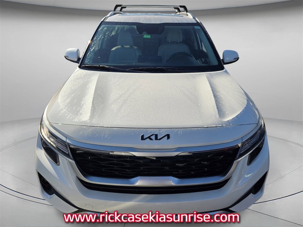 Used 2022 Kia Seltos EX image 4