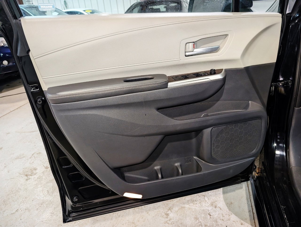 Used 2021 Toyota Sienna XLE w/ XLE Plus Package FWD image 13