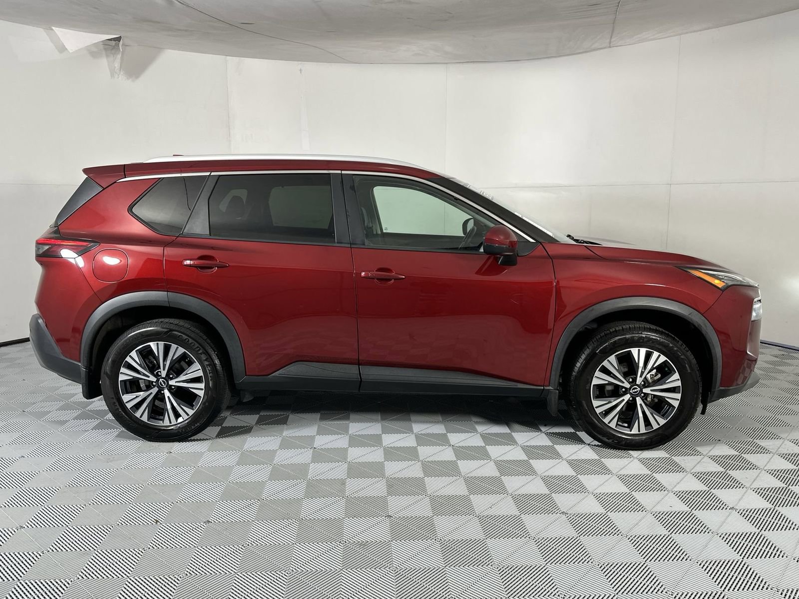 Certified 2022 Nissan Rogue SV w/ SV Premium Package FWD image 9