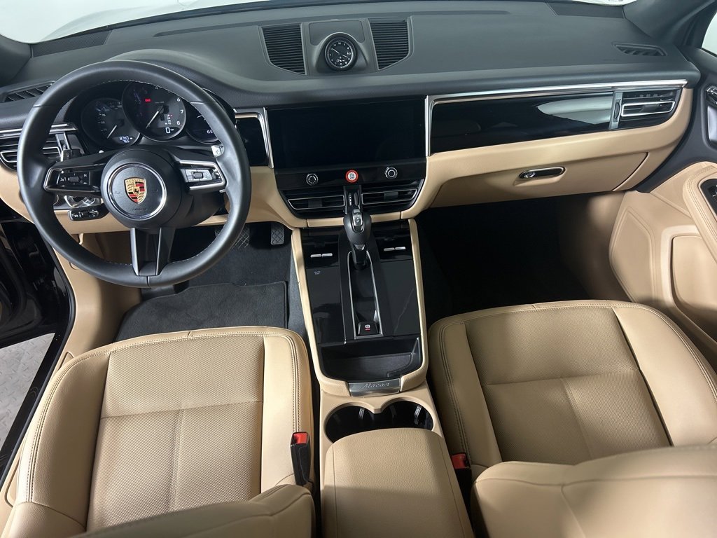 Certified 2025 Porsche Macan image 12
