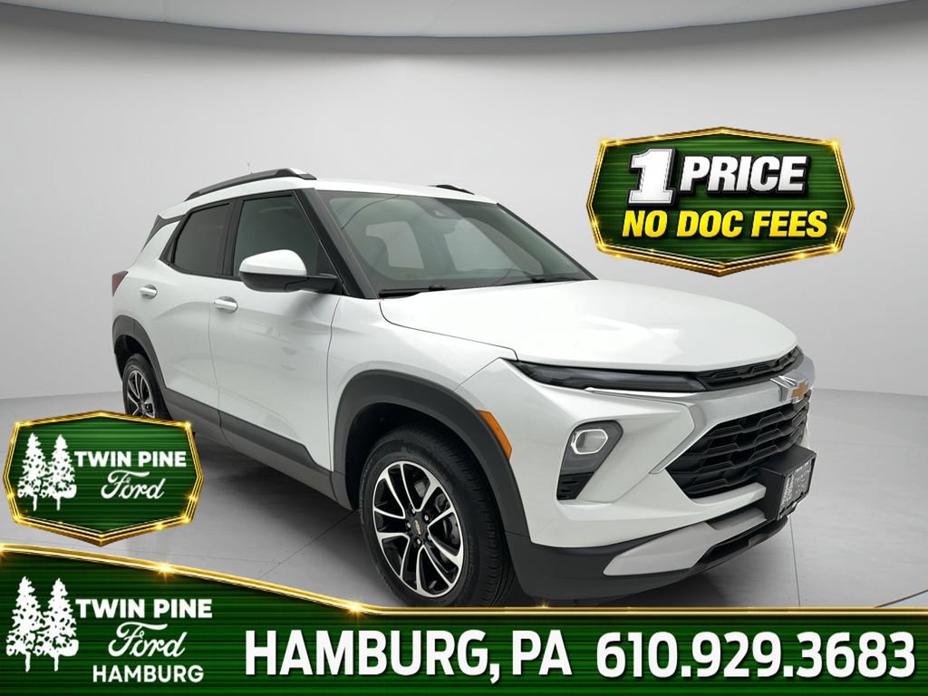 Used 2025 Chevrolet TrailBlazer LT w/ Driver Confidence Package AWD/4WD image 1