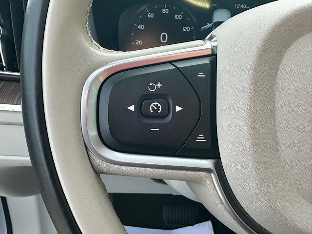 Used 2021 Volvo XC60 T5 Momentum w/ Premium Package image 24