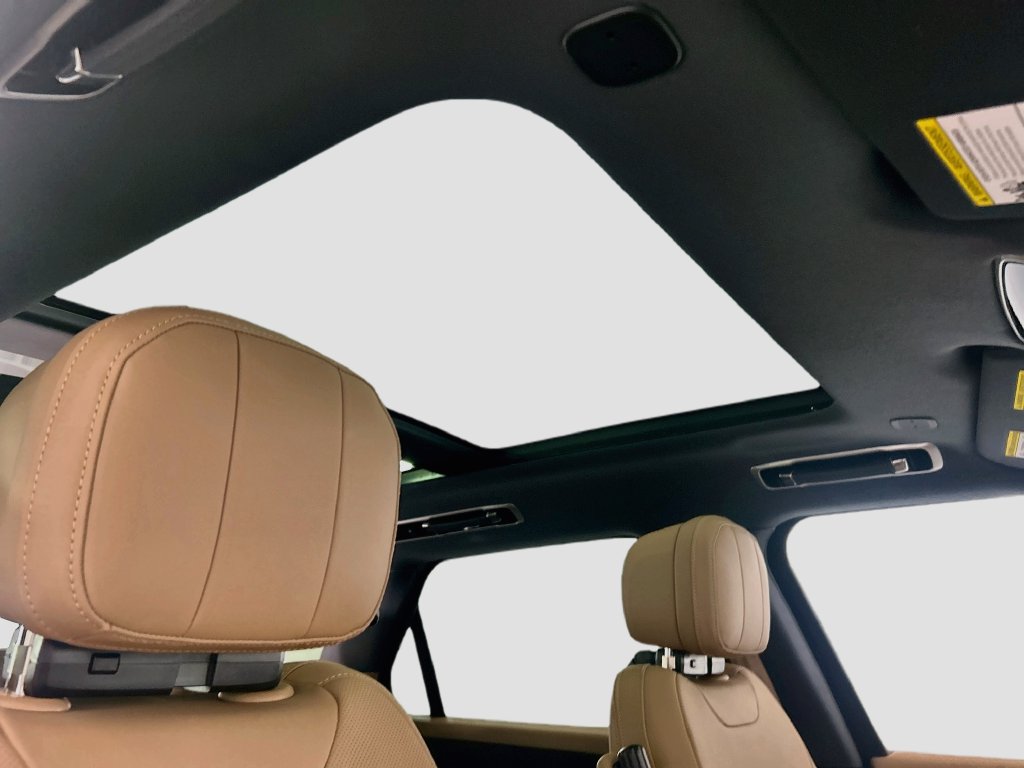 New 2027 Land Rover Range Rover Sport SE AWD/4WD image 17