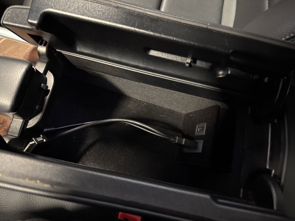 Used 2014 Mercedes-Benz E 350 4MATIC Sedan image 25