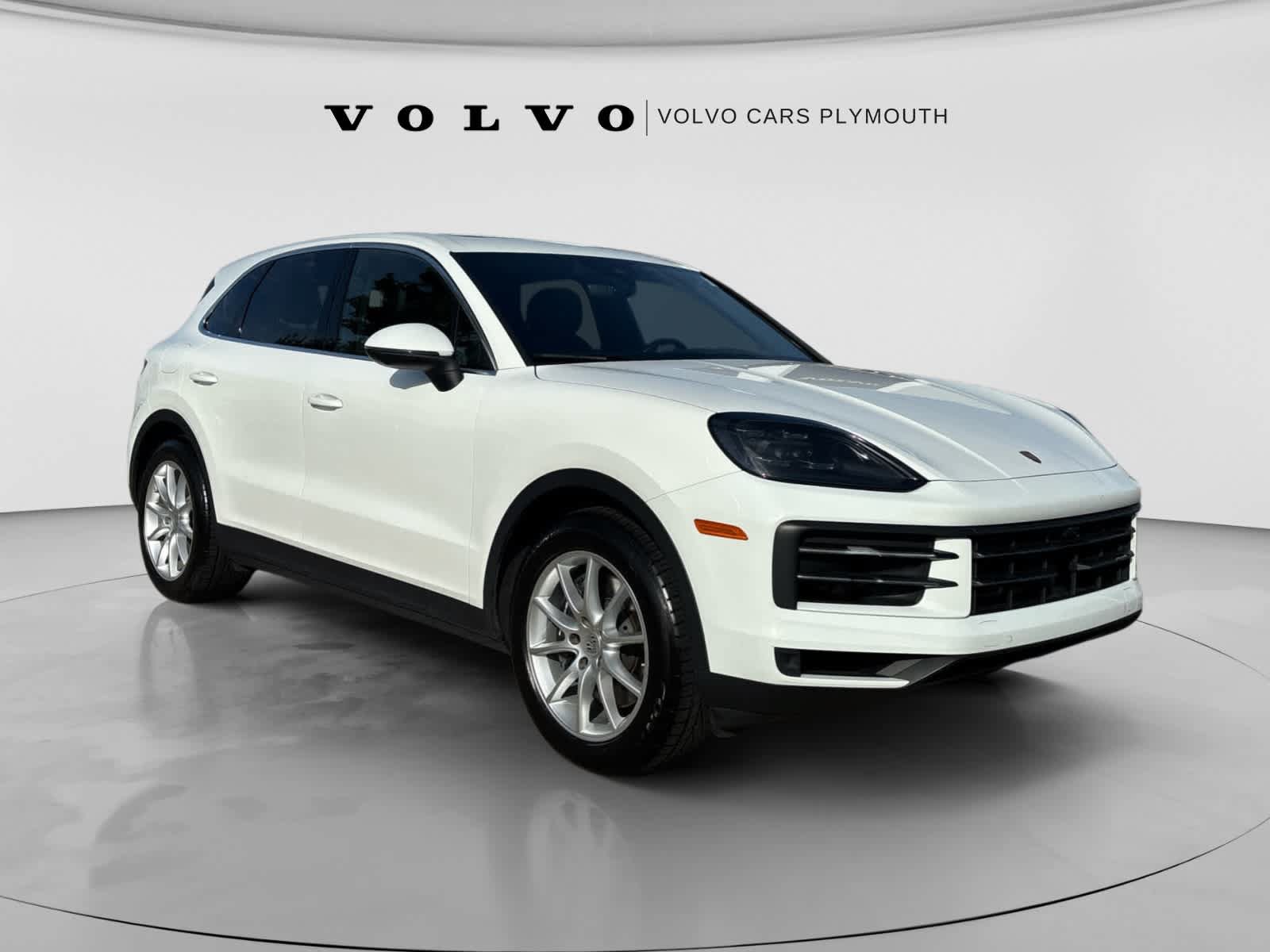 Used 2024 Porsche Cayenne AWD/4WD image 2