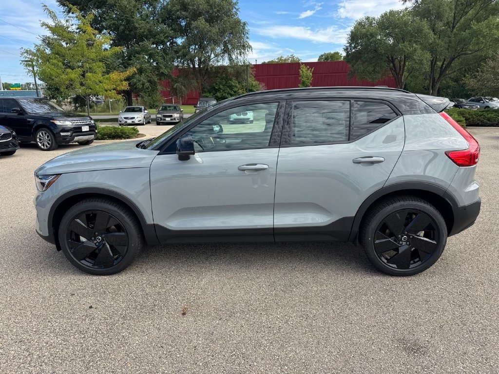 New 2026 Volvo XC40 B5 Ultra w/ Protection Package Premier AWD/4WD image 2