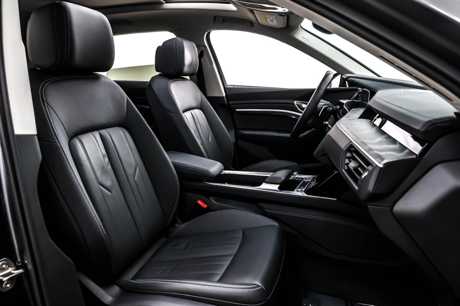 Used 2024 Audi Q8 e-tron Premium image 7