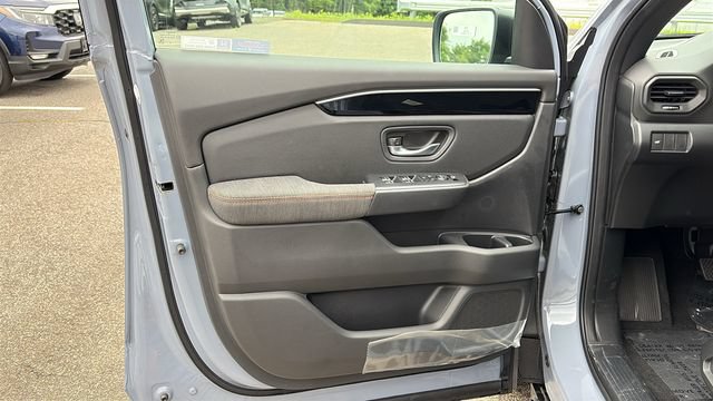 New 2026 Honda Pilot Sport image 8