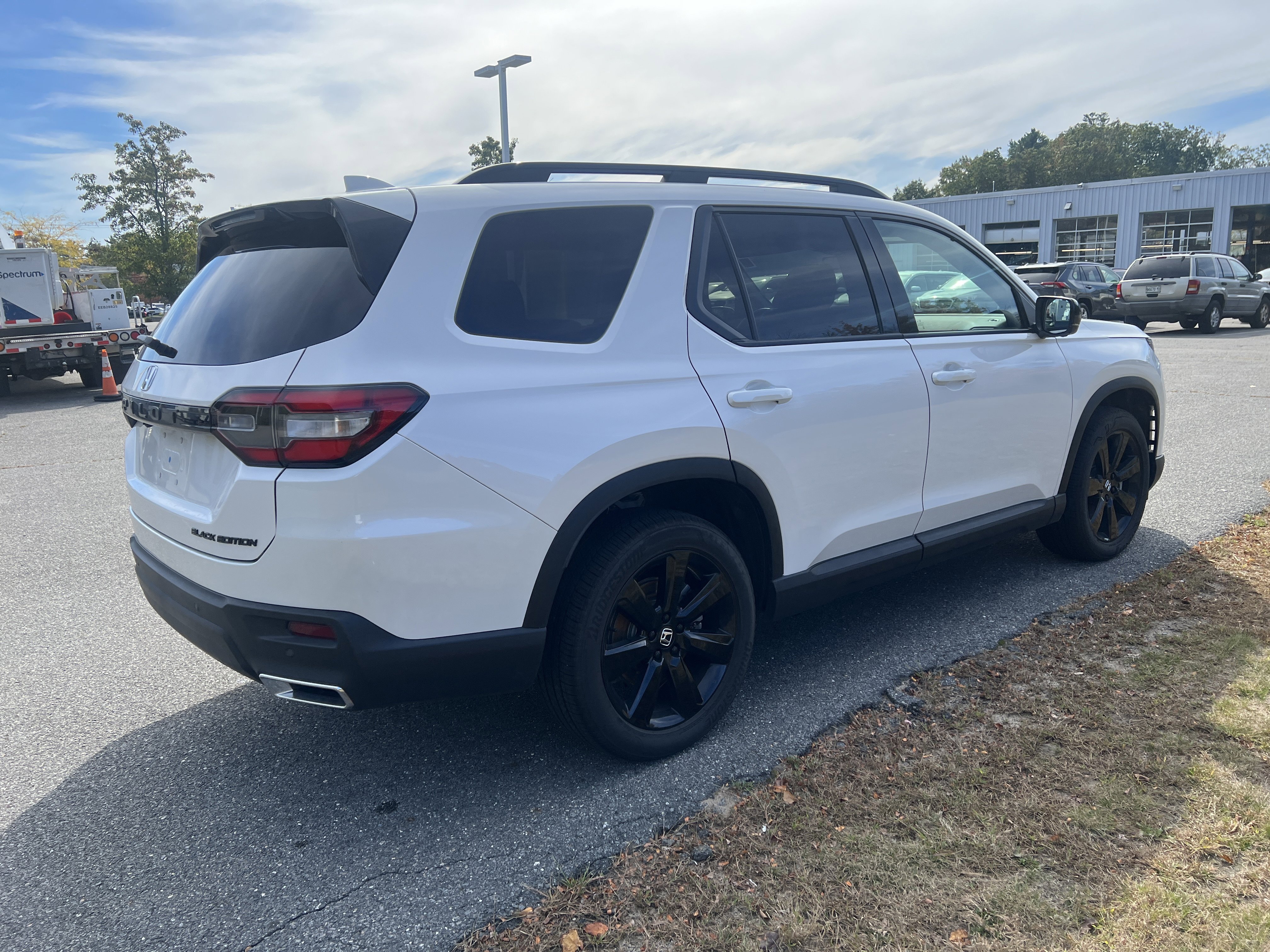 Used 2025 Honda Pilot Black Edition image 5