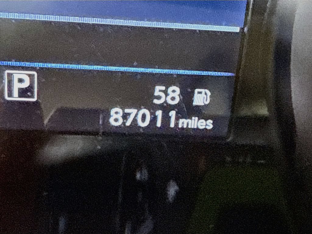 Used 2018 Nissan Rogue SV w/ Premium Package FWD image 4