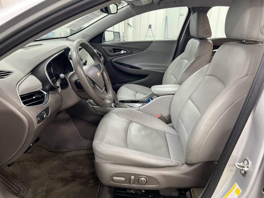 Used 2018 Chevrolet Malibu Premier FWD image 20
