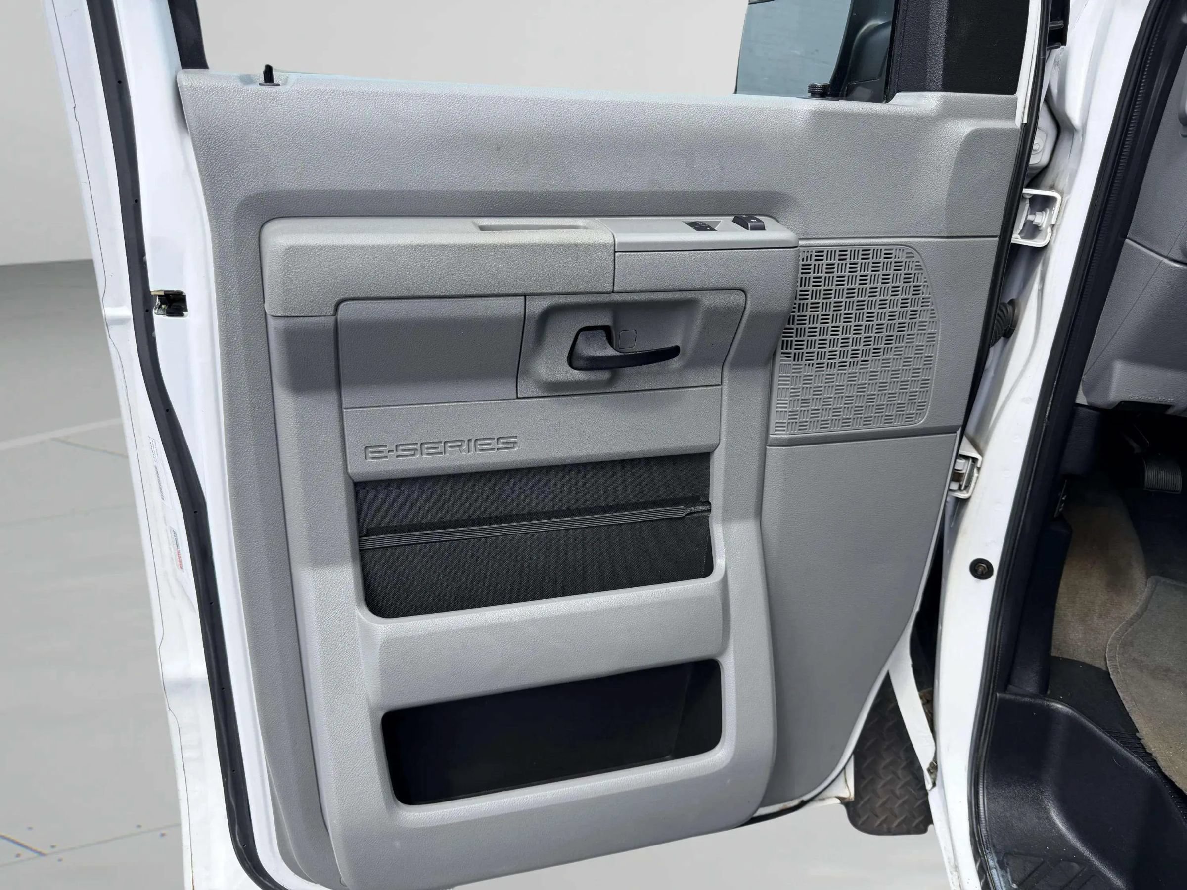 Used 2012 Ford E-350 and Econoline 350 XLT RWD image 14