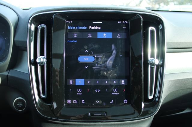 Used 2025 Volvo XC40 B5 Plus AWD/4WD image 22