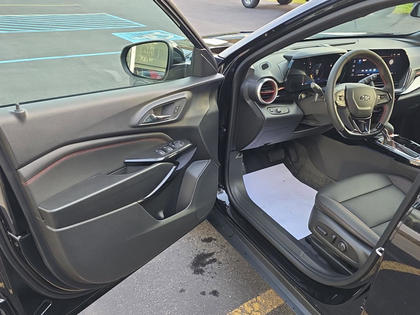 New 2025 Chevrolet Trax RS w/ Sunroof Package image 10