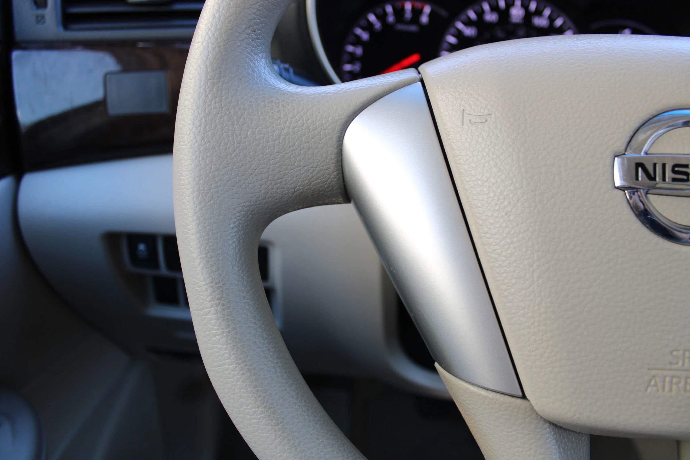 Used 2015 Nissan Quest S image 9