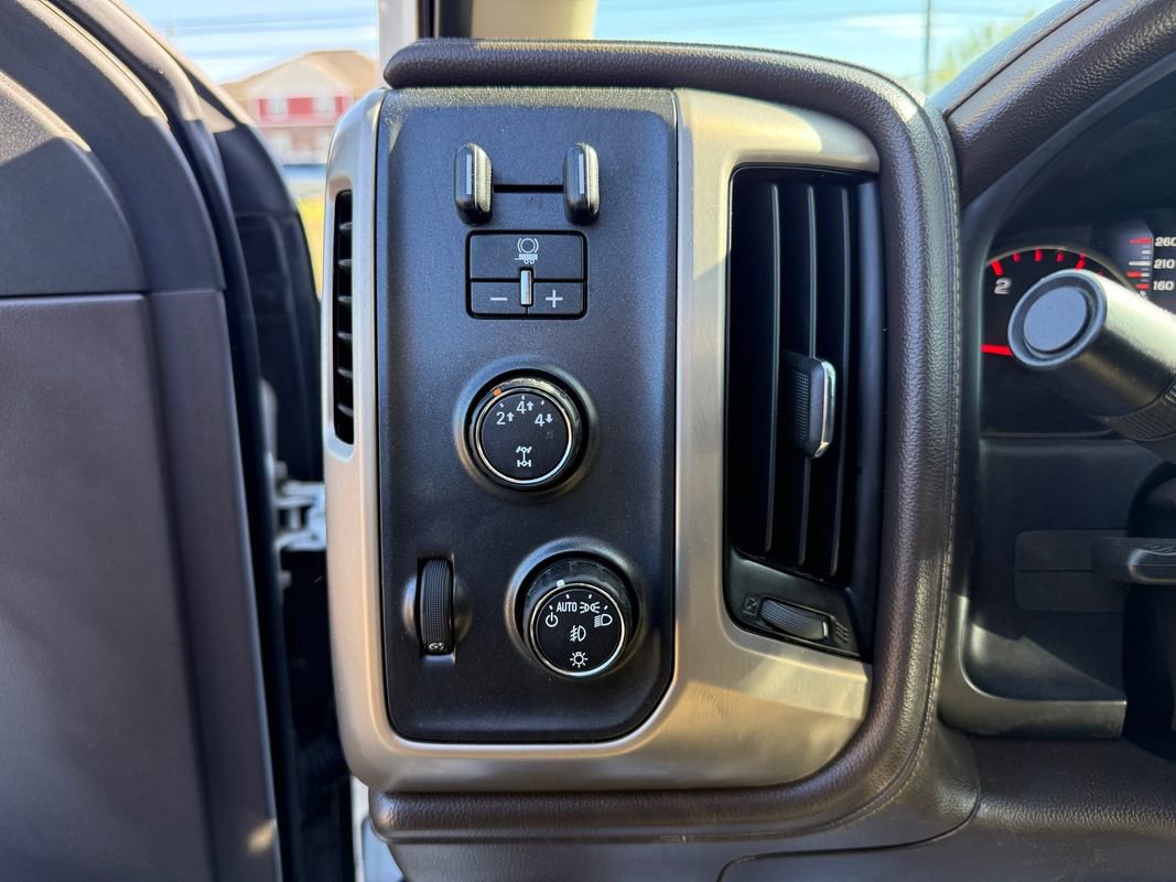 Used 2016 GMC Sierra 2500 Denali w/ Duramax Plus Package AWD/4WD image 9