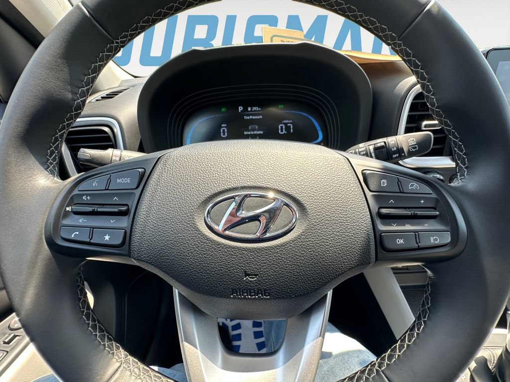 Used 2025 Hyundai Venue SEL FWD image 20