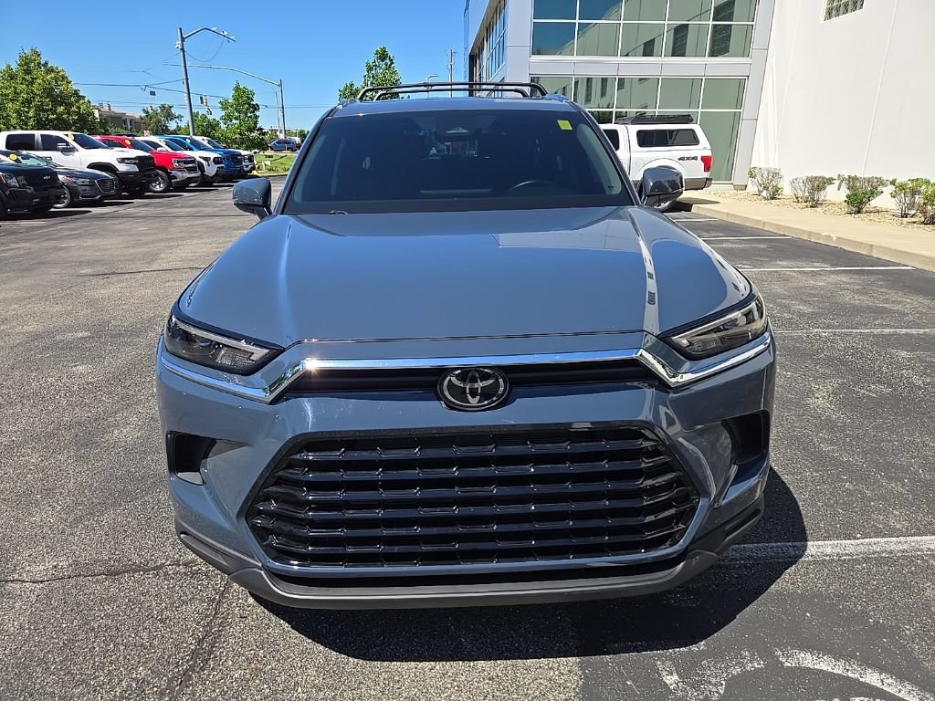 Used 2024 Toyota Grand Highlander AWD image 3