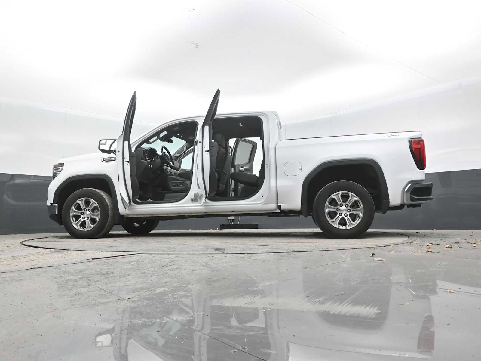 Used 2024 GMC Sierra 1500 SLT image 55