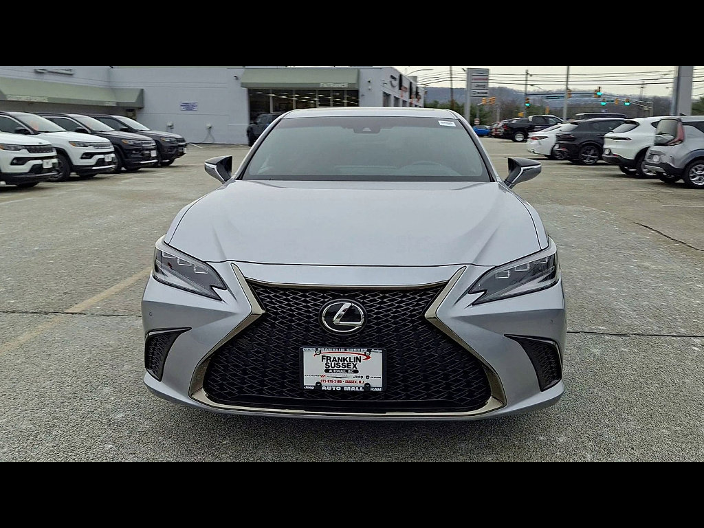 Used 2023 Lexus ES 300h F Sport image 3