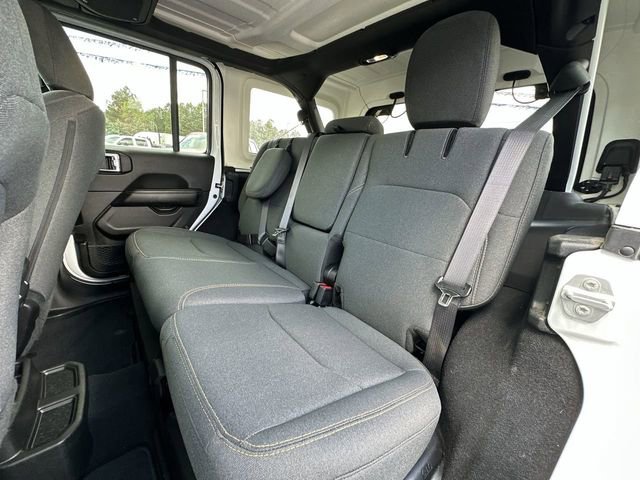 Used 2025 Jeep Wrangler Unlimited Sahara image 23
