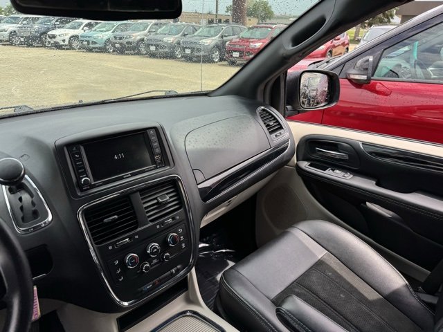 Used 2019 Dodge Grand Caravan SXT image 14